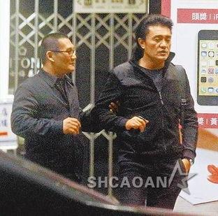 最新狗仔队爆料新闻事件,娱乐圈惊天大事件幕后真相曝光